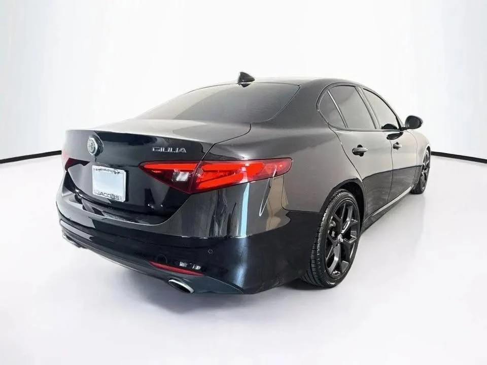 2021 Alfa Romeo Giulia - Image 4 of 11