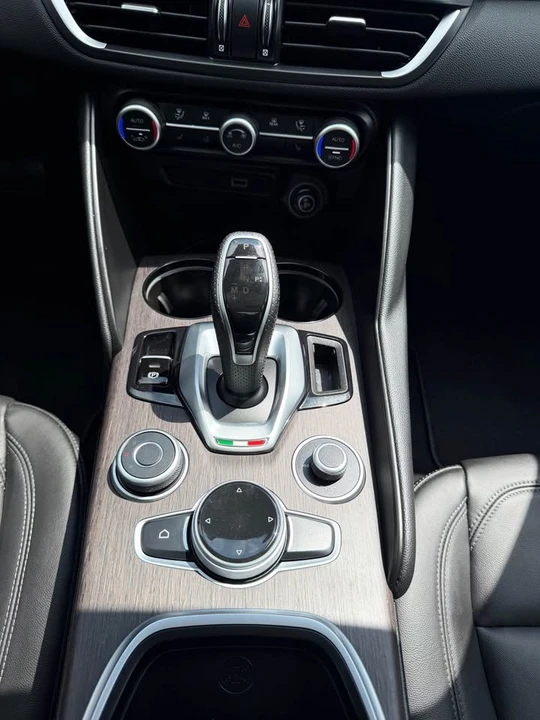 2021 Alfa Romeo Giulia - Image 11 of 20