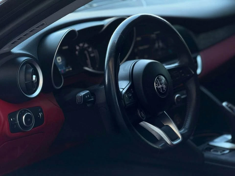 2021 Alfa Romeo Giulia - Image 7 of 10