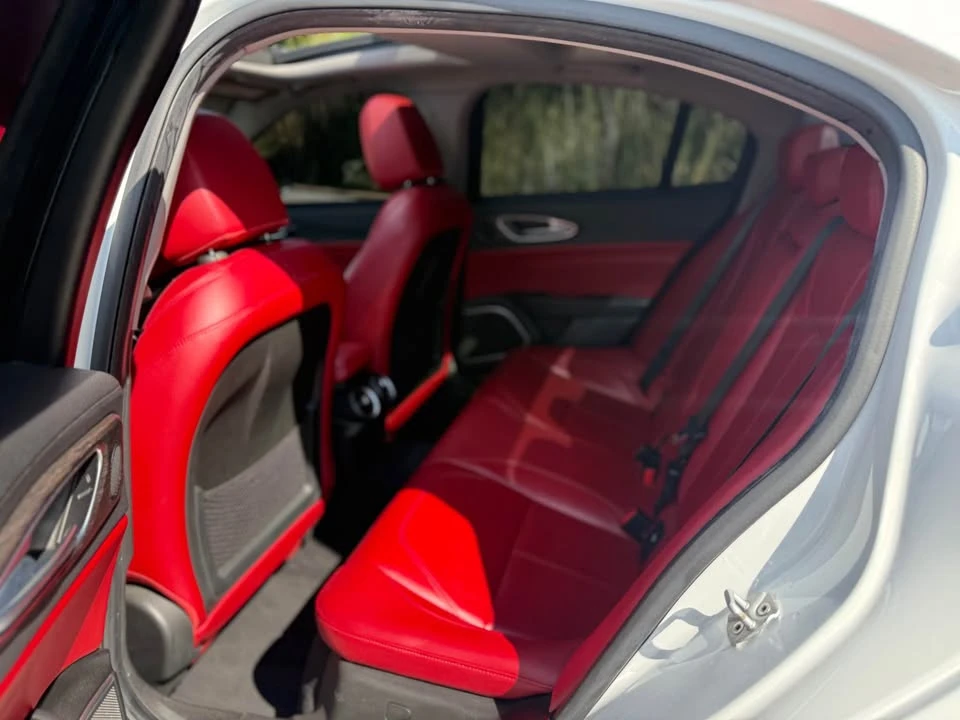2021 Alfa Romeo Giulia - Image 15 of 16
