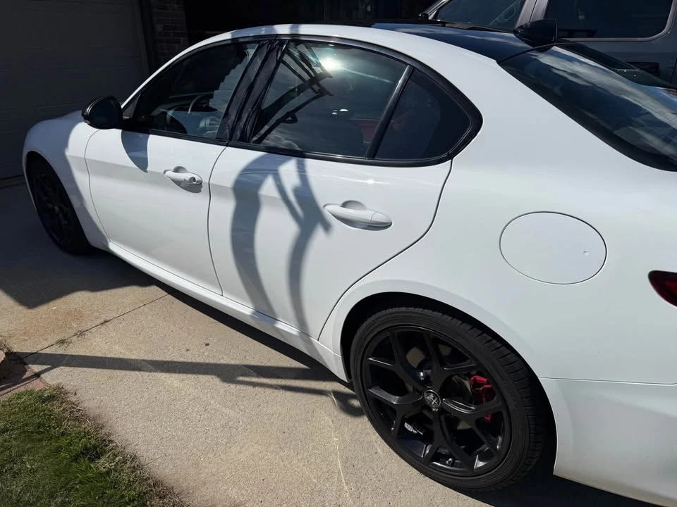 2021 Alfa Romeo Giulia - Image 5 of 10