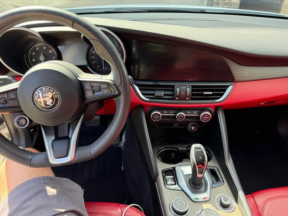 2021 Alfa Romeo Giulia - Image 7 of 10