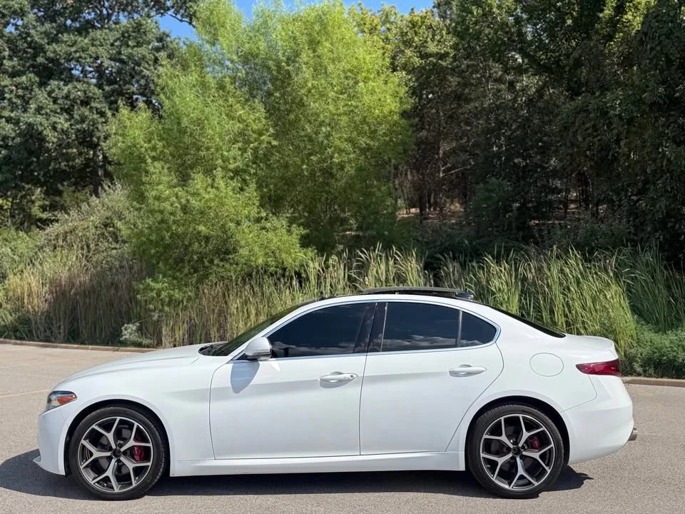 2021 Alfa Romeo Giulia - Image 11 of 16