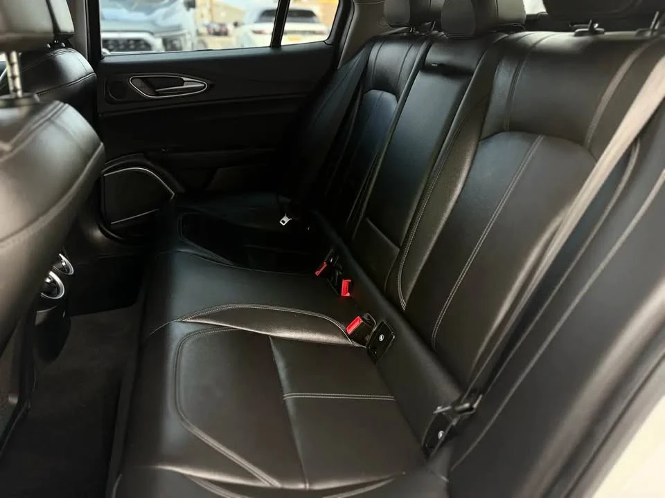 2021 Alfa Romeo Giulia - Image 16 of 17