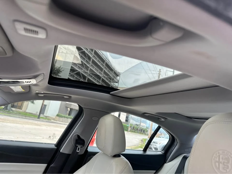 2021 Alfa Romeo Giulia - Image 13 of 20