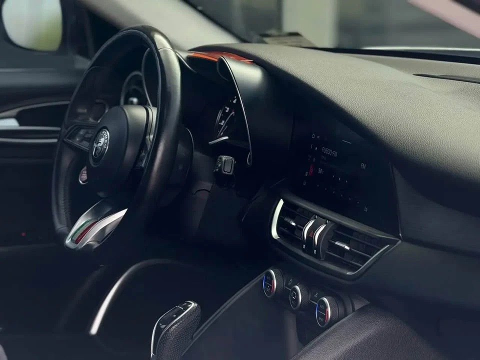 2021 Alfa Romeo Giulia - Image 13 of 17