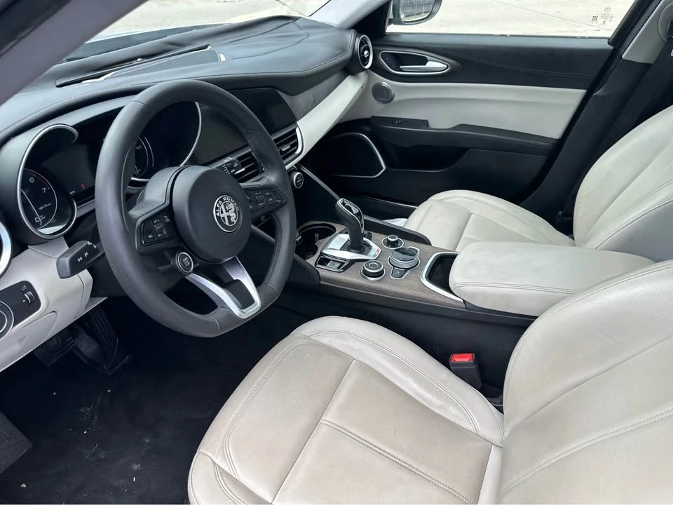 2021 Alfa Romeo Giulia - Image 16 of 20