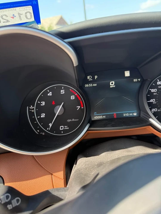 2021 Alfa Romeo Giulia - Image 5 of 8