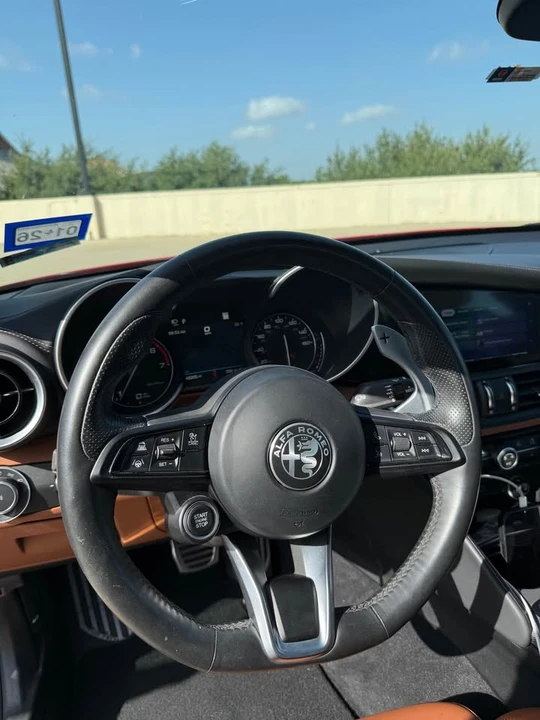 2021 Alfa Romeo Giulia - Image 7 of 8