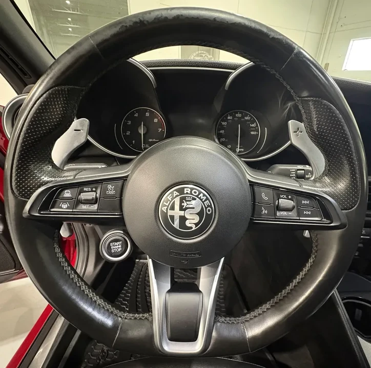 2021 Alfa Romeo Giulia - Image 9 of 16