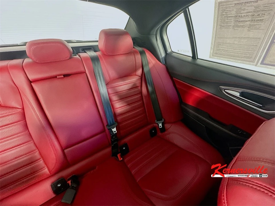 2021 Alfa Romeo Giulia - Image 14 of 21