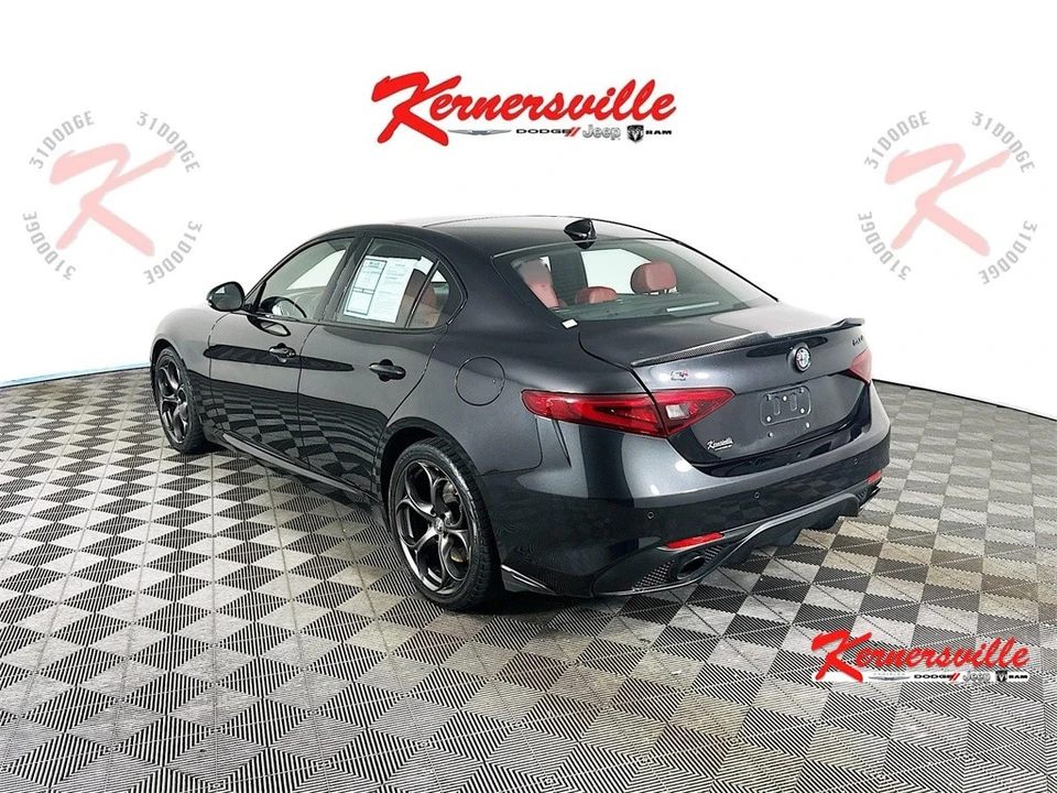2021 Alfa Romeo Giulia - Image 5 of 12