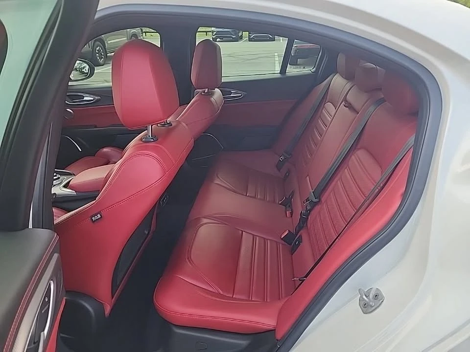 2021 Alfa Romeo Giulia - Image 15 of 15