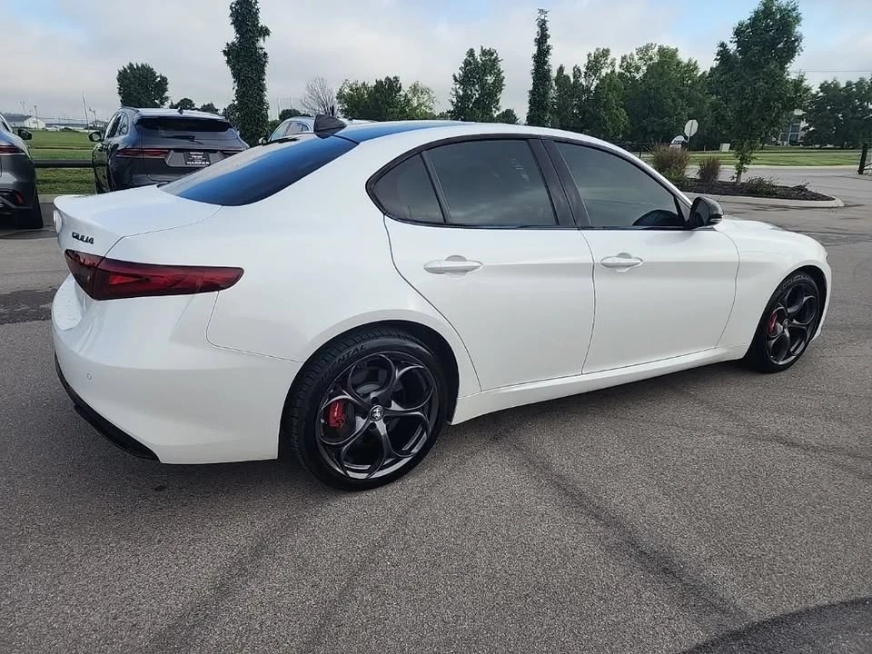 2021 Alfa Romeo Giulia - Image 4 of 15