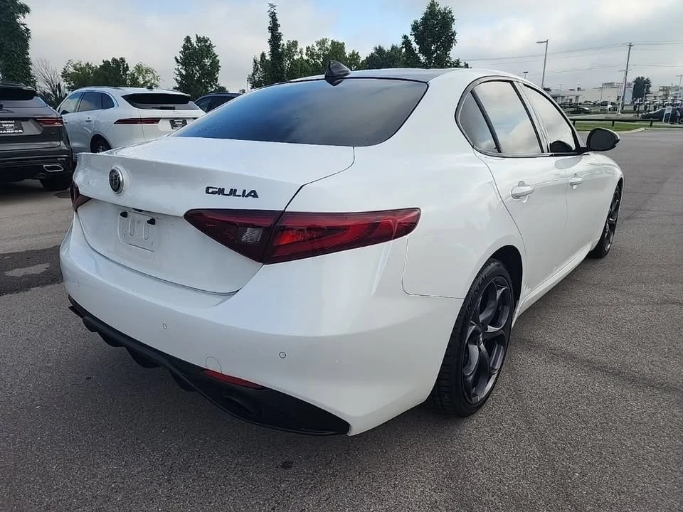 2021 Alfa Romeo Giulia - Image 5 of 15