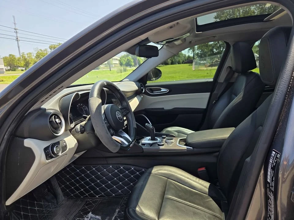2021 Alfa Romeo Giulia - Image 9 of 18