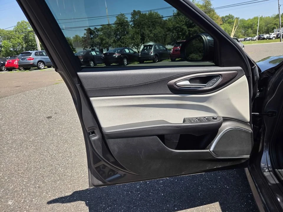 2021 Alfa Romeo Giulia - Image 10 of 18