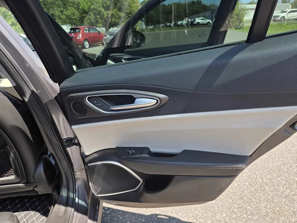 2021 Alfa Romeo Giulia - Image 16 of 18