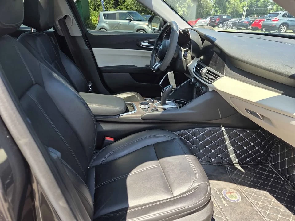 2021 Alfa Romeo Giulia - Image 13 of 18