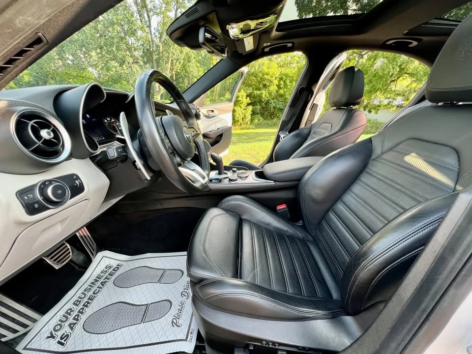 2021 Alfa Romeo Giulia - Image 8 of 20