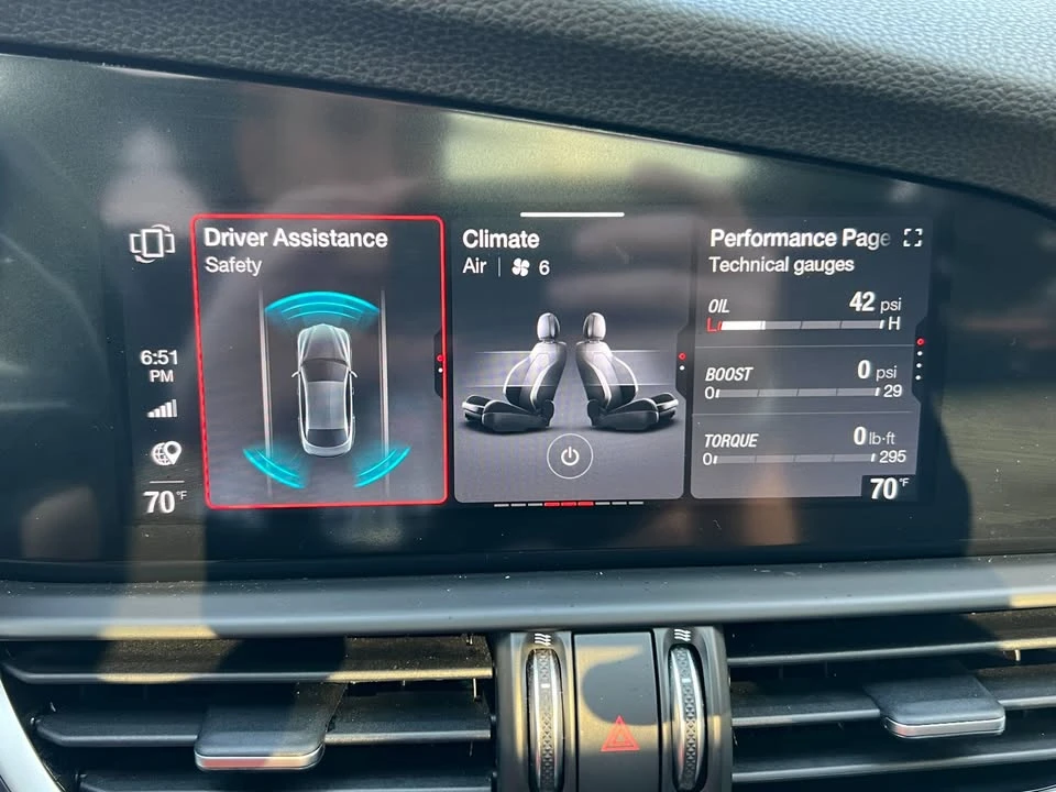 2021 Alfa Romeo Giulia - Image 14 of 20
