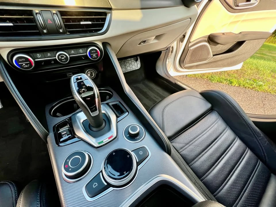 2021 Alfa Romeo Giulia - Image 13 of 20