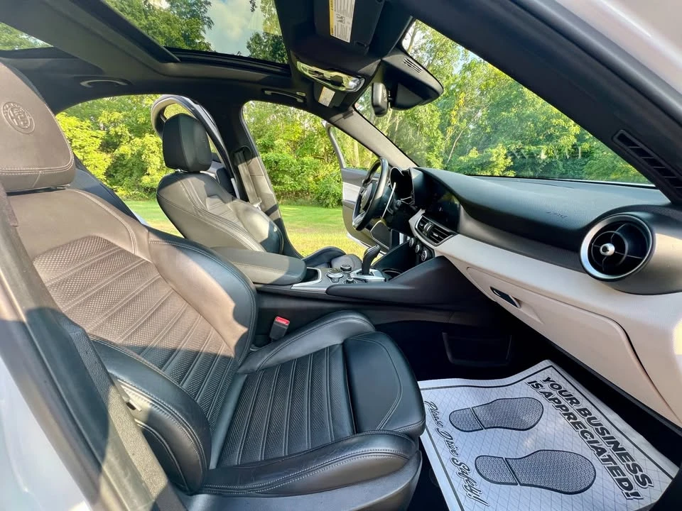 2021 Alfa Romeo Giulia - Image 9 of 20
