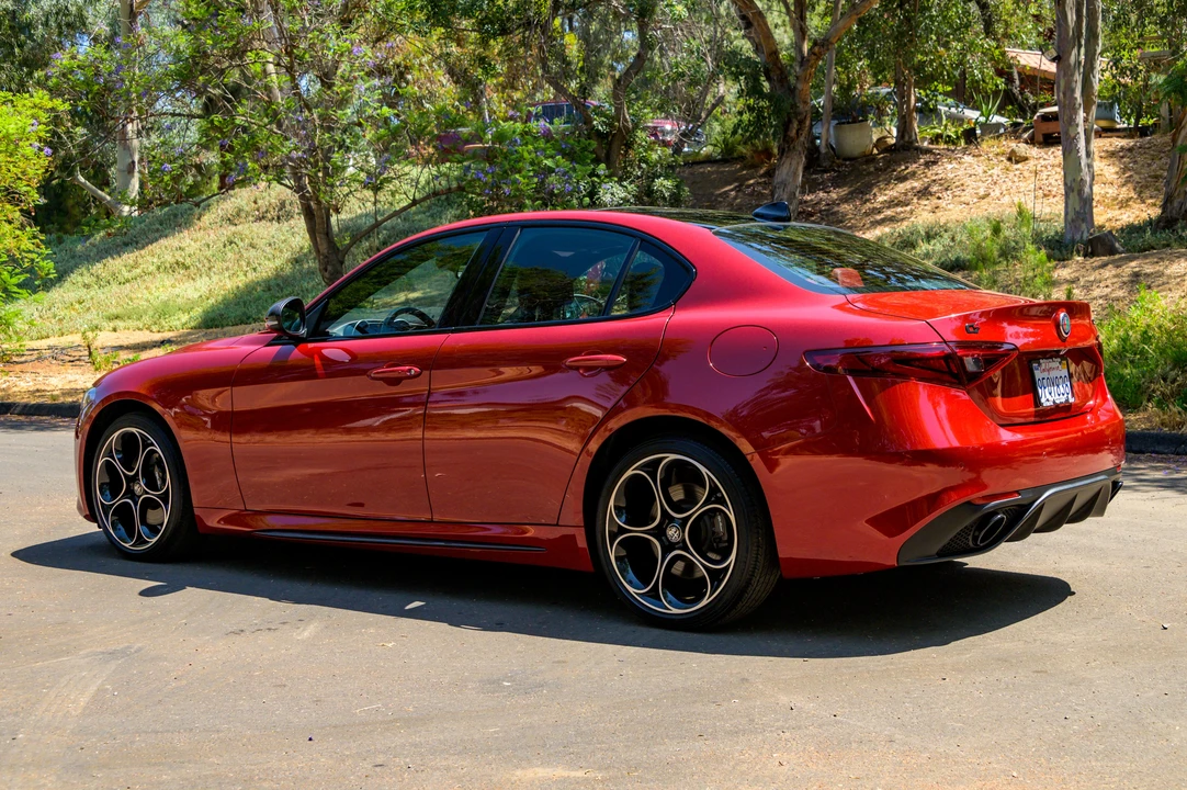 2021 Alfa Romeo Giulia - Image 13 of 31