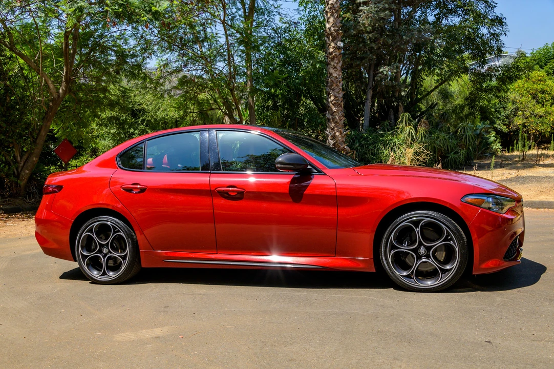 2021 Alfa Romeo Giulia - Image 16 of 31