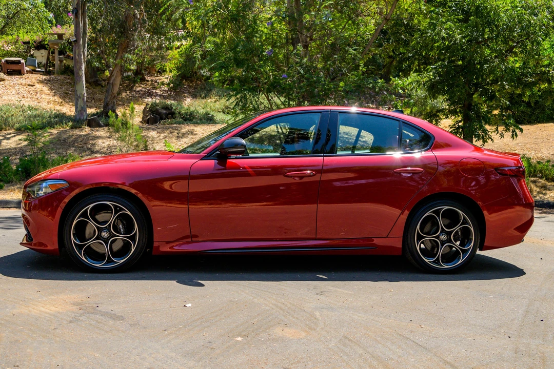 2021 Alfa Romeo Giulia - Image 3 of 31
