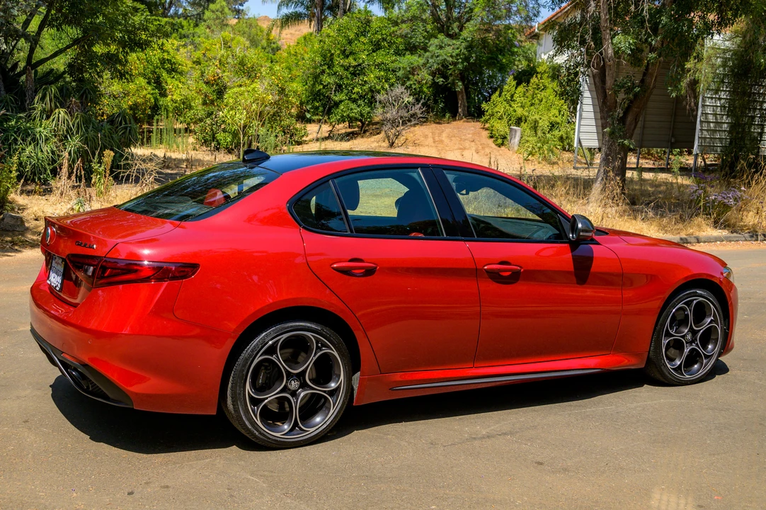 2021 Alfa Romeo Giulia - Image 14 of 31