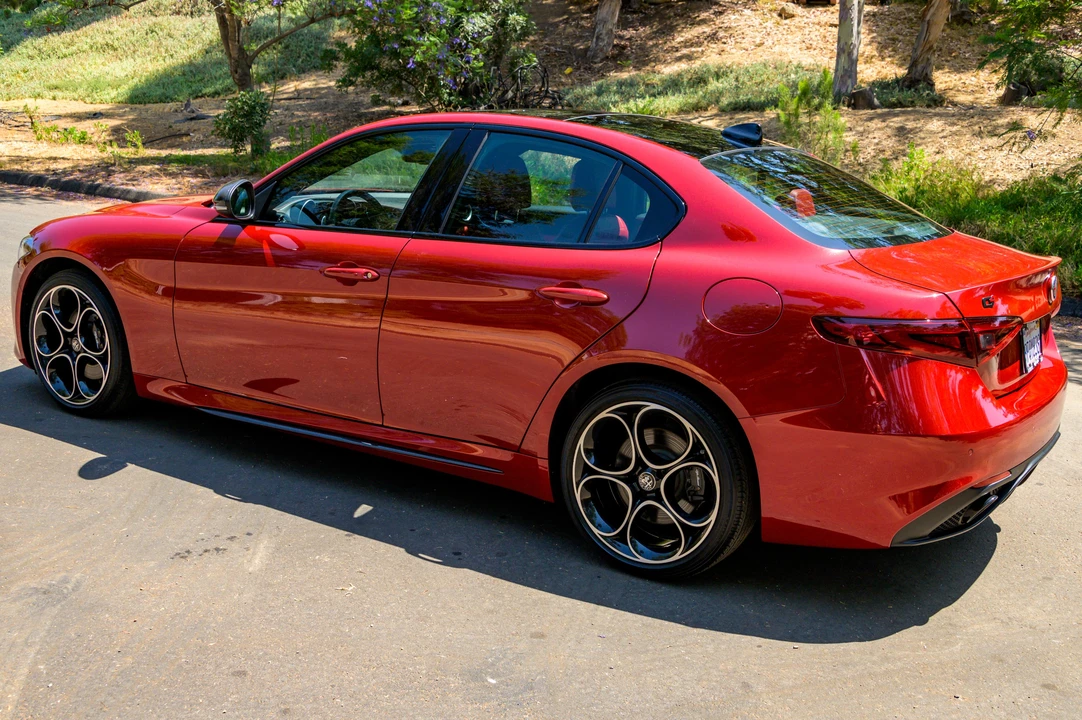 2021 Alfa Romeo Giulia - Image 12 of 31