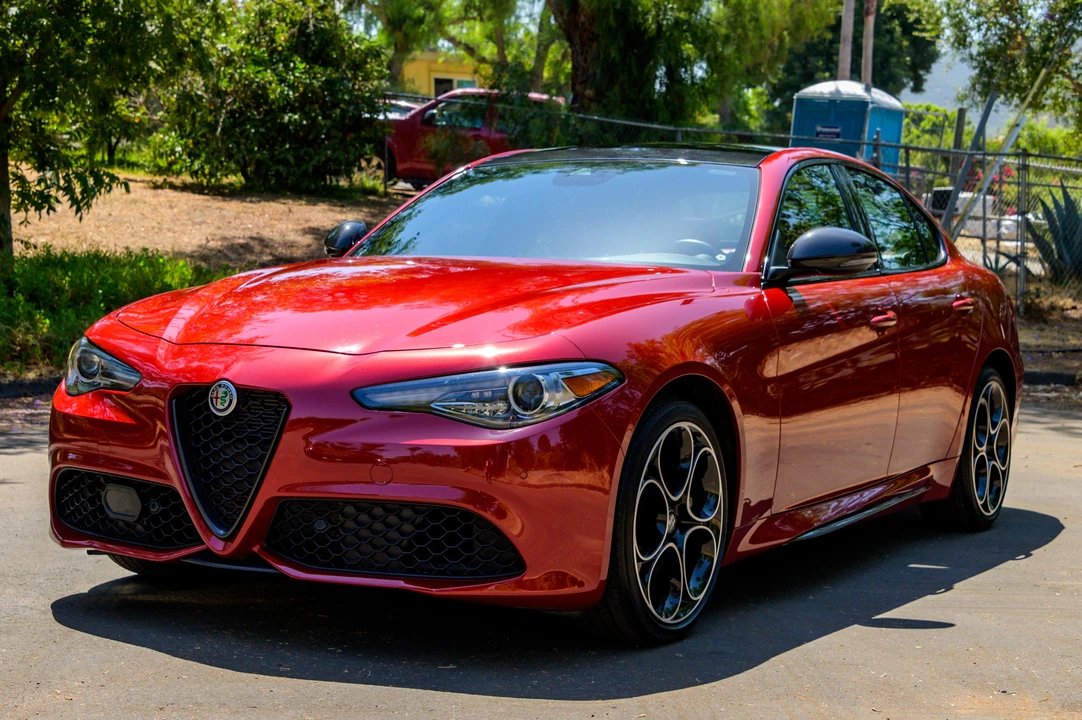 2021 Alfa Romeo Giulia - Image 7 of 31