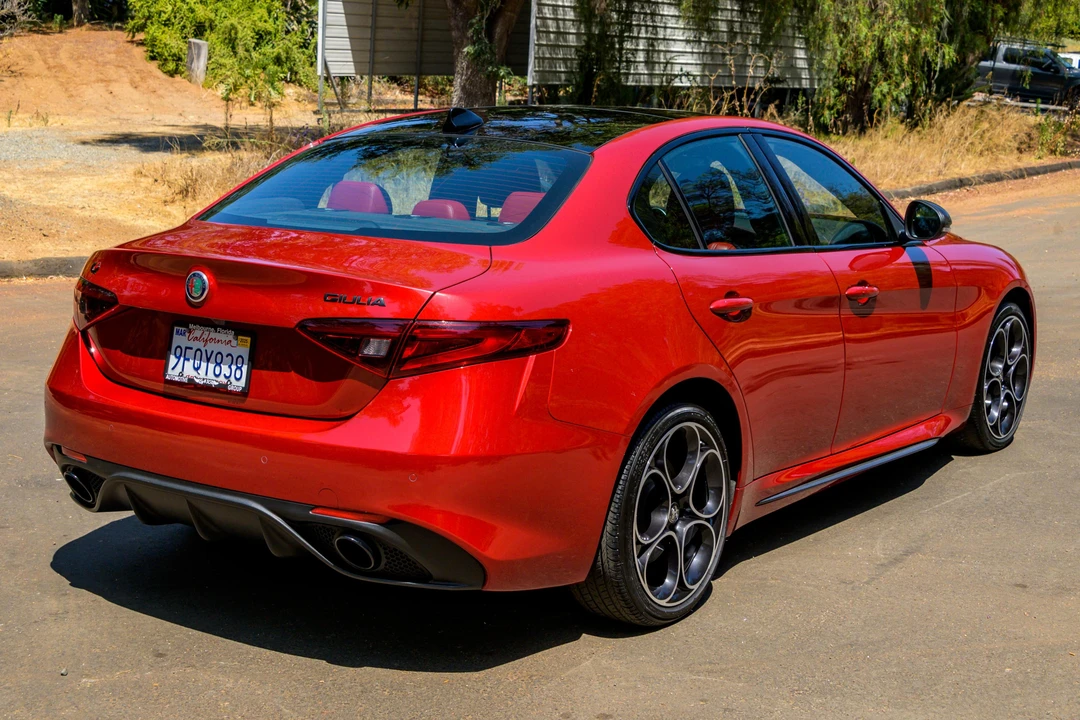 2021 Alfa Romeo Giulia - Image 4 of 31