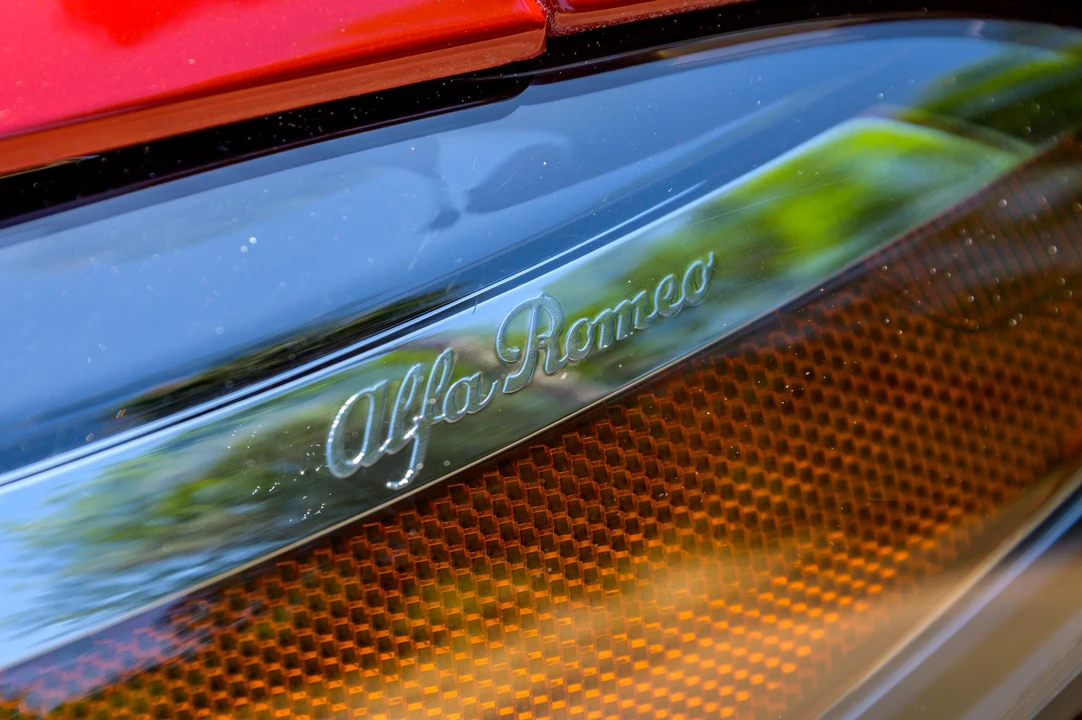 2021 Alfa Romeo Giulia - Image 25 of 31