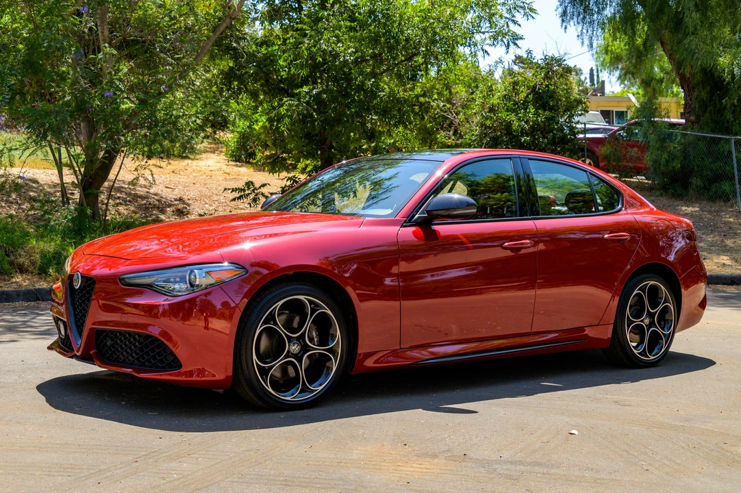 2021 Alfa Romeo Giulia - Image 10 of 31