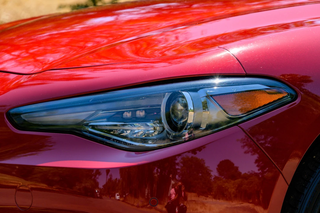 2021 Alfa Romeo Giulia - Image 24 of 31