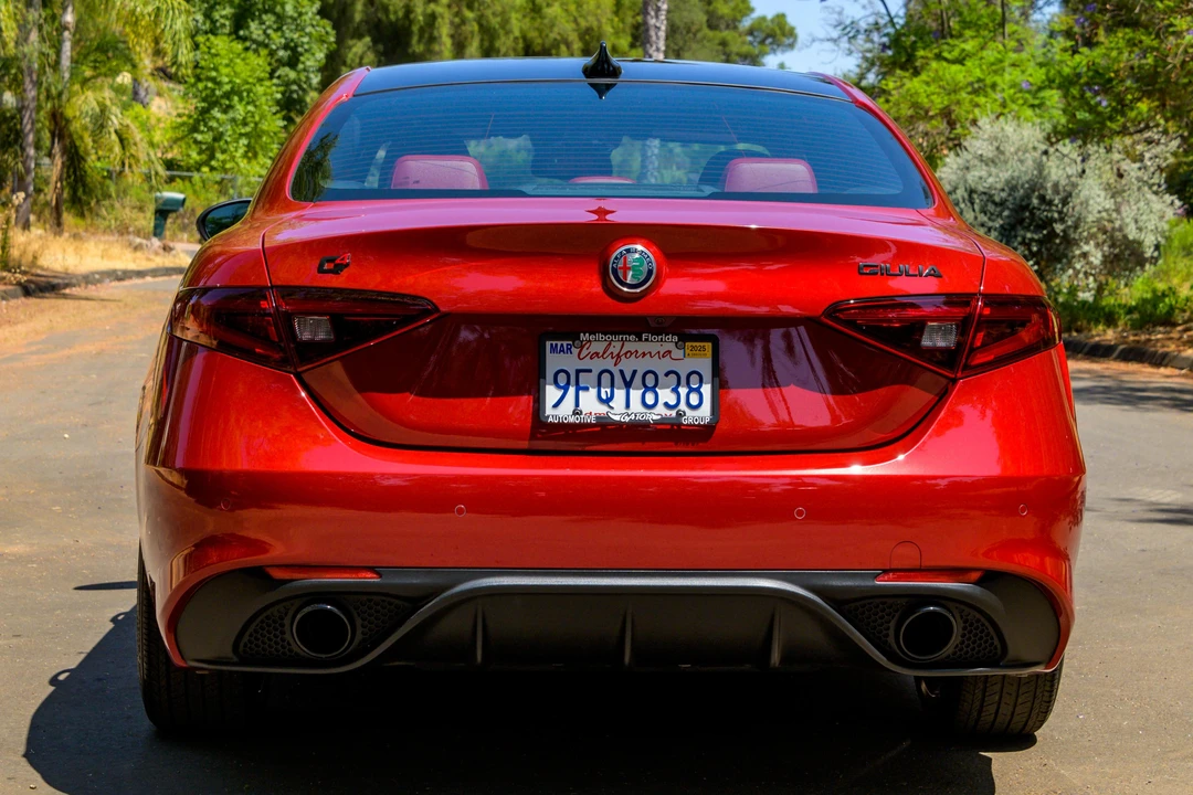 2021 Alfa Romeo Giulia - Image 5 of 31