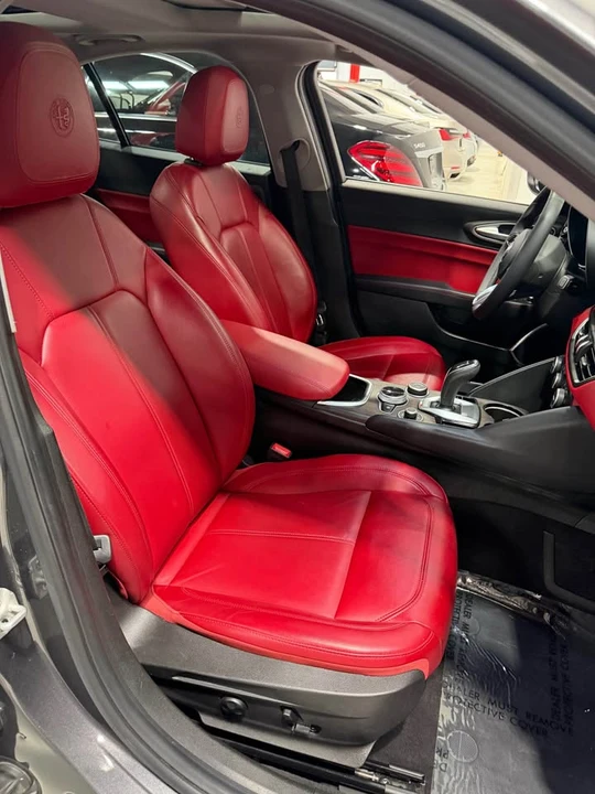 2021 Alfa Romeo Giulia - Image 15 of 18