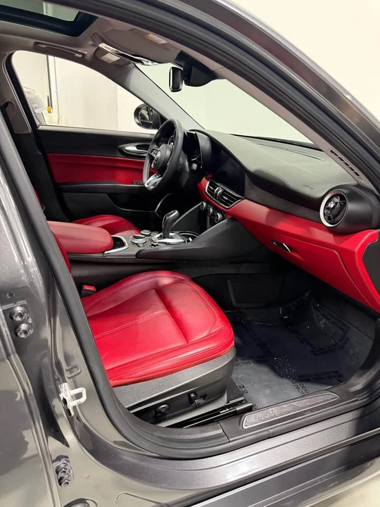 2021 Alfa Romeo Giulia - Image 14 of 18