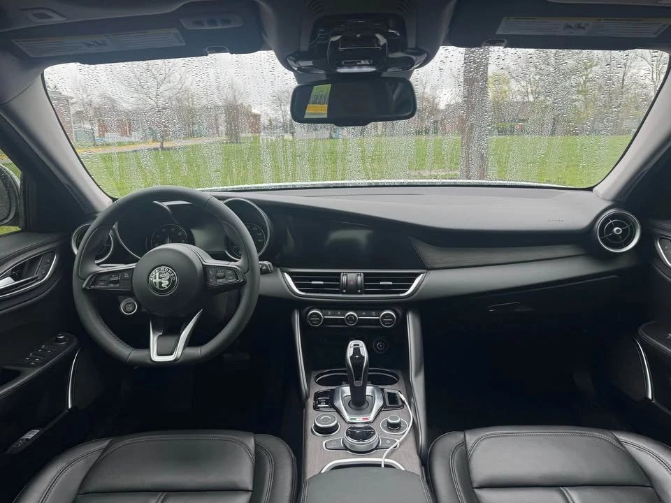2021 Alfa Romeo Giulia - Image 5 of 6