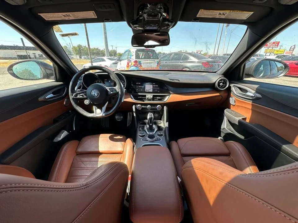 2021 Alfa Romeo Giulia - Image 11 of 20