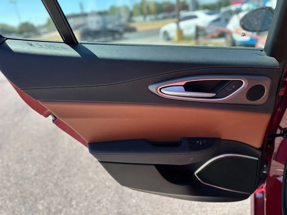 2021 Alfa Romeo Giulia - Image 19 of 20