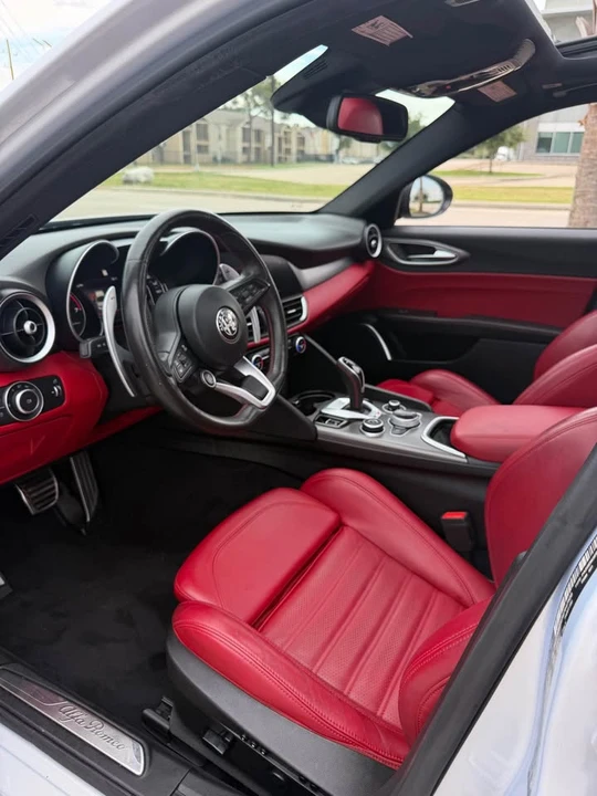 2021 Alfa Romeo Giulia - Image 5 of 8