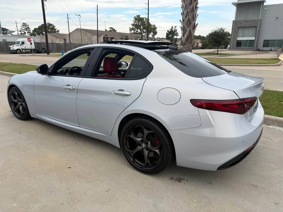 2021 Alfa Romeo Giulia - Image 4 of 8