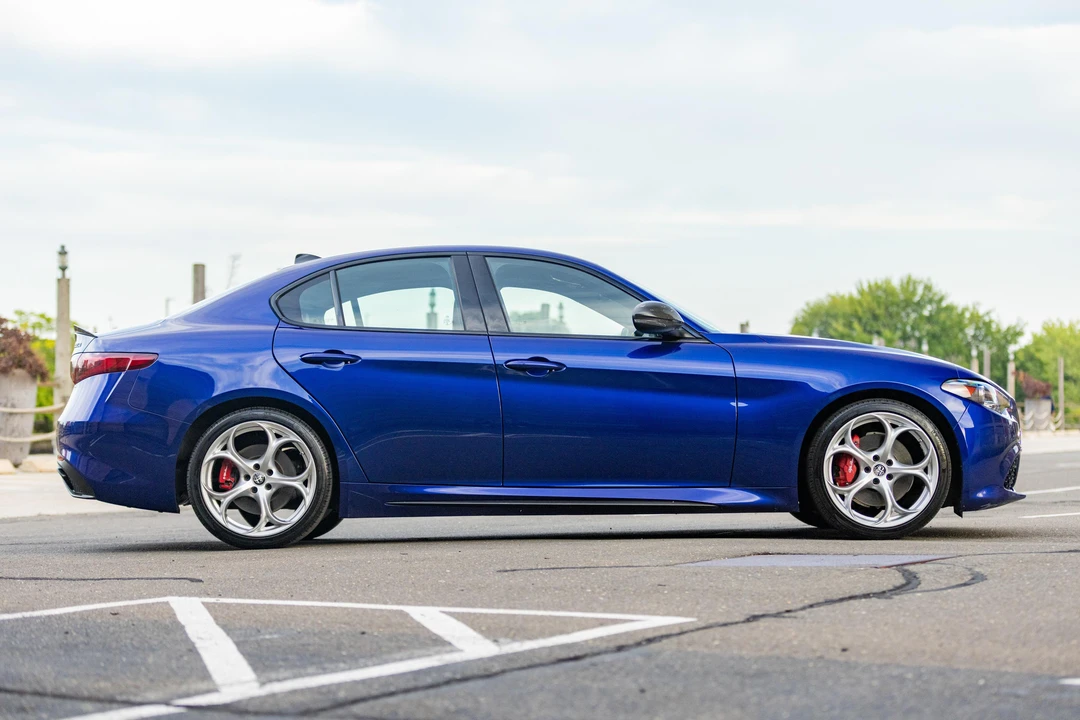 2021 Alfa Romeo Giulia - Image 9 of 31