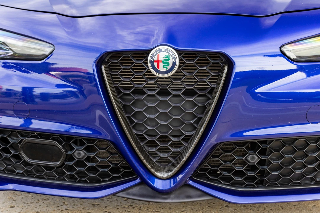 2021 Alfa Romeo Giulia - Image 15 of 31