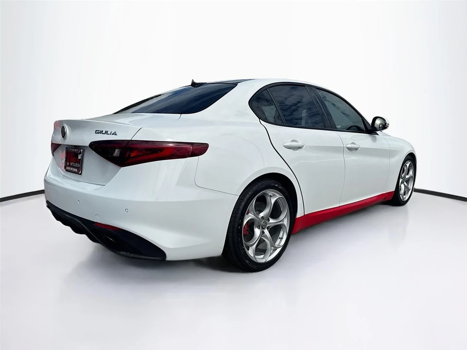 2021 Alfa Romeo Giulia - Image 7 of 21