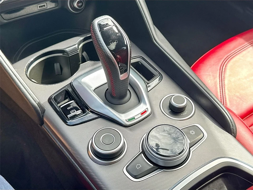 2021 Alfa Romeo Giulia - Image 17 of 21