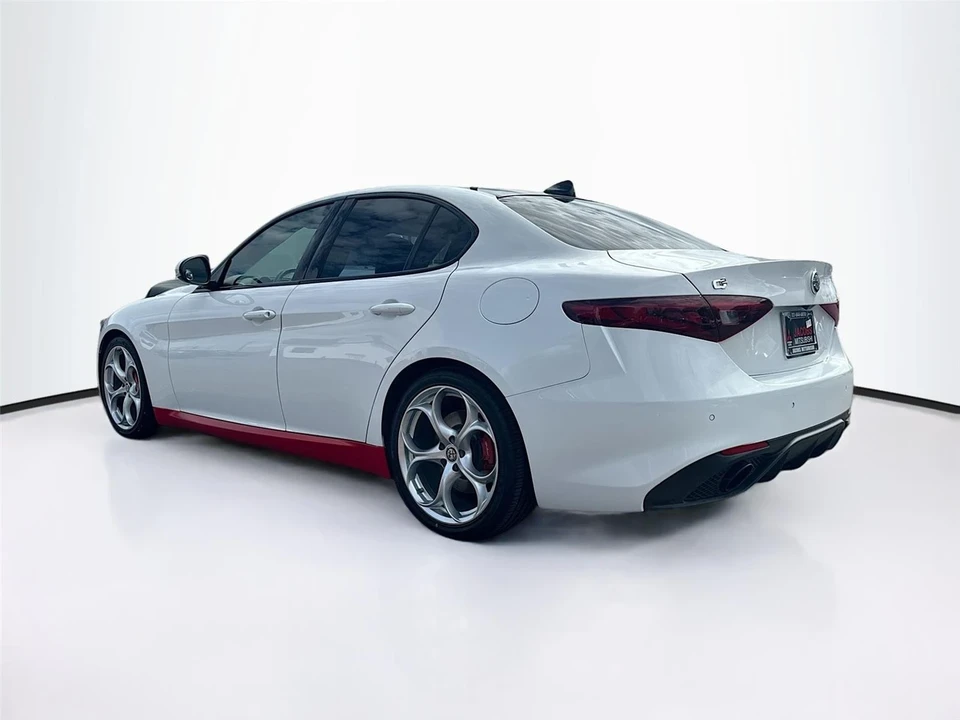2021 Alfa Romeo Giulia - Image 5 of 21